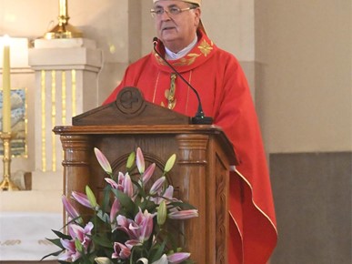 /A/2026/9/B/Biskup Šaško predvodio misu zaziva Duha Svetoga za učenike i djelatnike Nadbiskupske klasične gimnazije (3)_.JPG