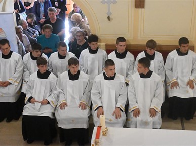 /A/2026/9/F/Učenici i djelatnici NKG-a hodočastili u Krašić (14).JPG