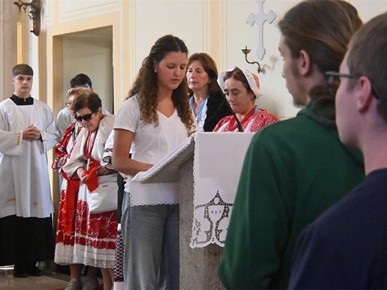 /A/2026/9/F/Učenici i djelatnici NKG-a hodočastili u Krašić (3).JPG
